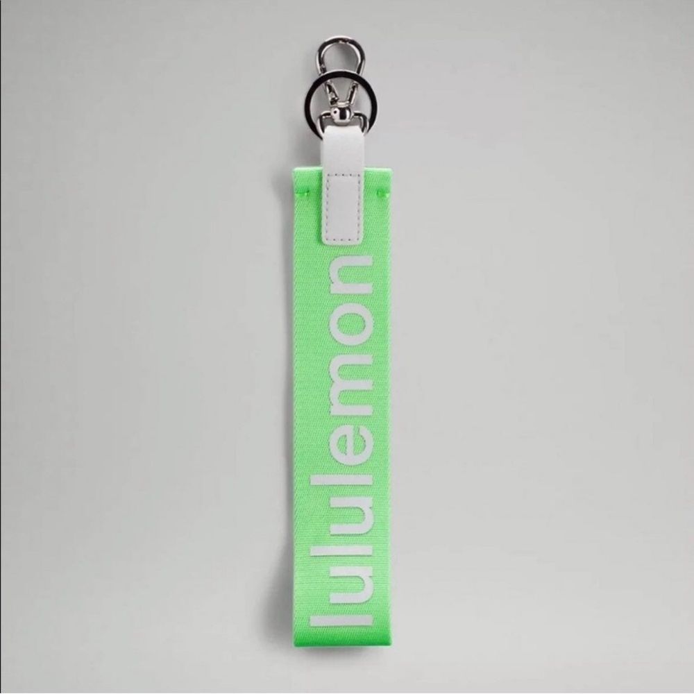 Lululemon Never Lost Keychain Scream Green